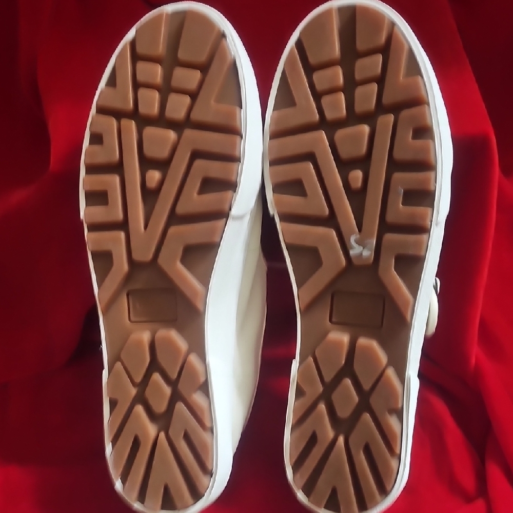 Vans Women's White/ cream Buckle Sneakers - Picture 4 of 4